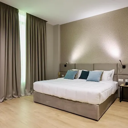 Western The Met 4* Тирана
